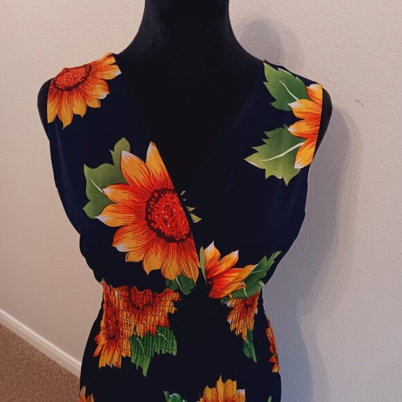 ZC Dresses & Skirts - Short Sleeve Navy Blue Dress Sunflowers Print 95% polyester 5% Spandex, Size XL.